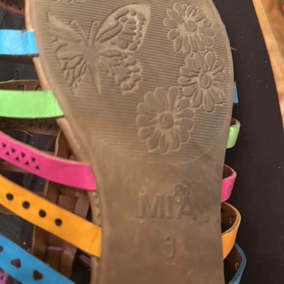 Kids sandal bundle - Picture 2 of 7